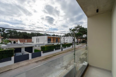 Moradia T4 para Venda em Charneca de Caparica e Sobreda