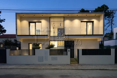 Moradia T4 para Venda em Charneca de Caparica e Sobreda