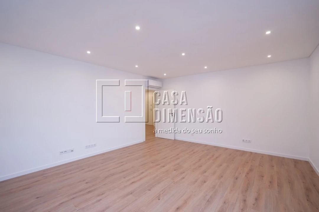 Apartamento T2 para Venda em Carnaxide e Queijas Foto 9