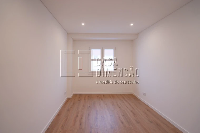 Apartamento T2 para Venda em Carnaxide e Queijas Foto 23