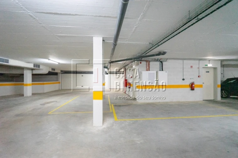 Apartamento T2 para Venda em Carnaxide e Queijas Foto 32