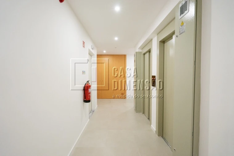 Apartamento T2 para Venda em Carnaxide e Queijas Foto 34