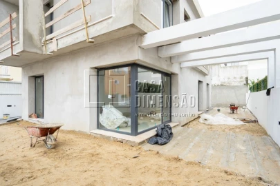 Moradia T3 para Venda em Corroios