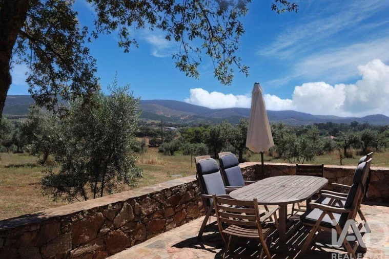 Moradia T5 para Venda em Sé e São Lourenço Foto 17