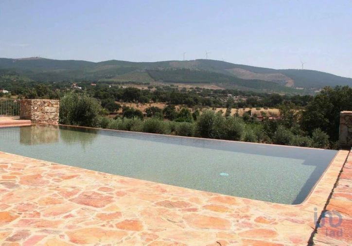 Moradia T5 para Venda em Sé e São Lourenço Foto 1