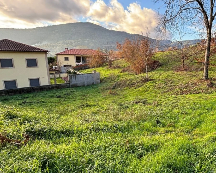 Terreno para Venda em Bárrio e Cepões Foto 2