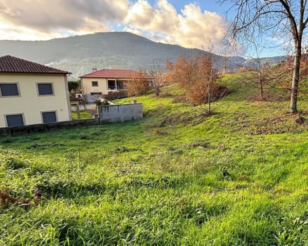 Terreno para Venda em Bárrio e Cepões Foto 2
