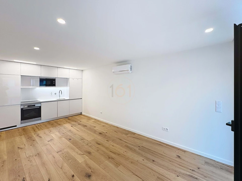 Apartamento T1 para Arrendamento em Santa Marinha Foto 4