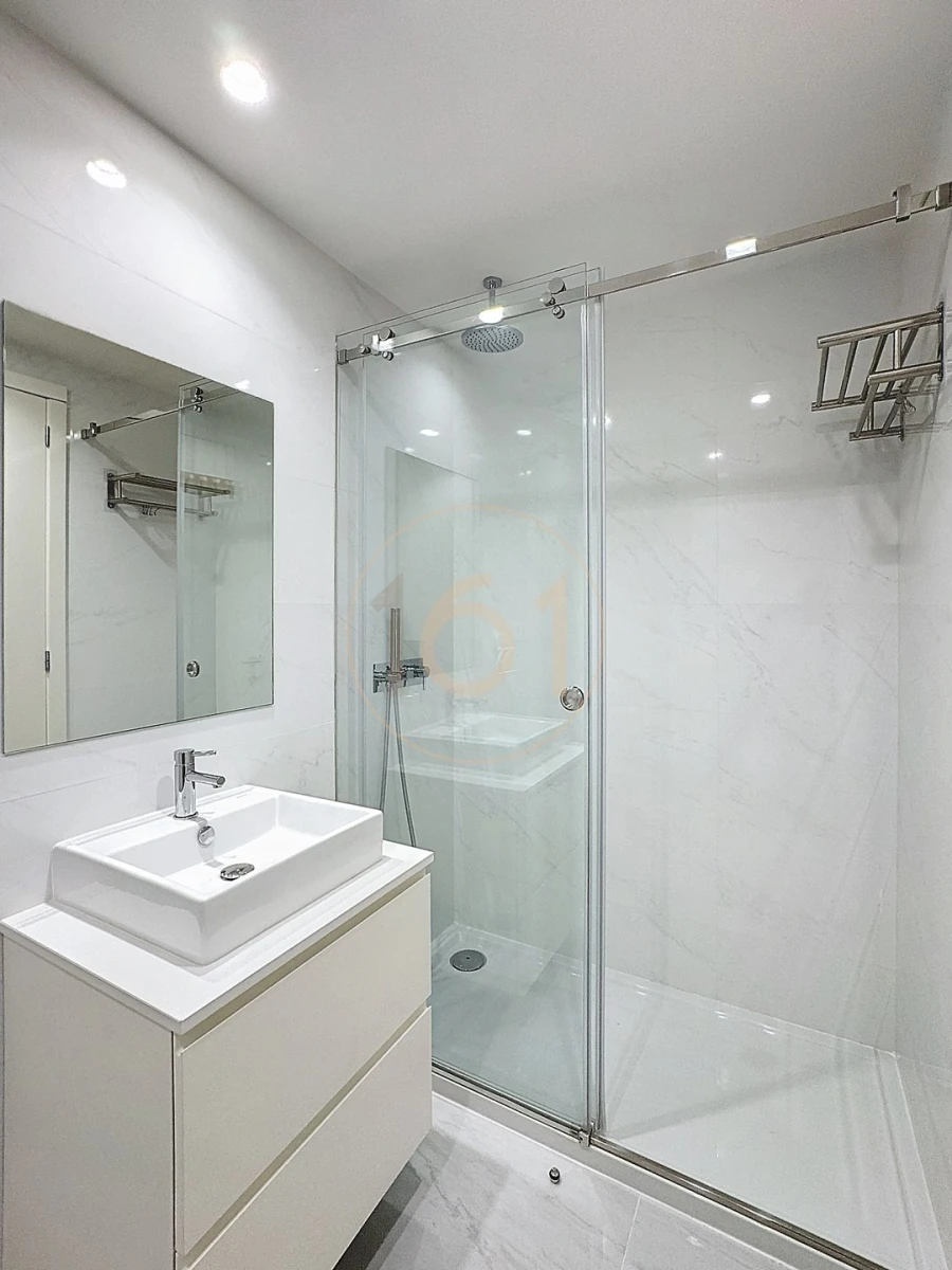 Apartamento T1 para Arrendamento em Santa Marinha Foto 11