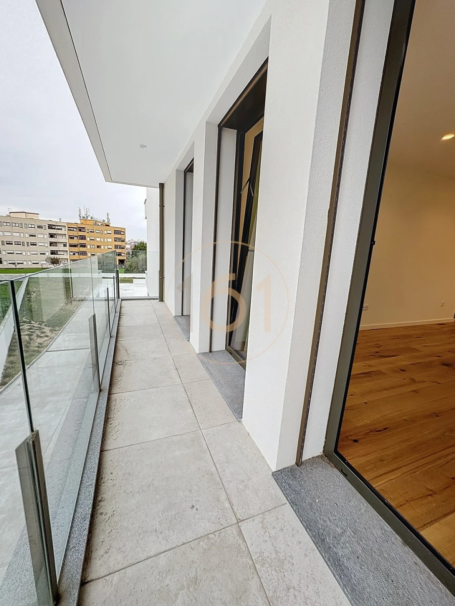 Apartamento T1 para Arrendamento em Santa Marinha Foto 12