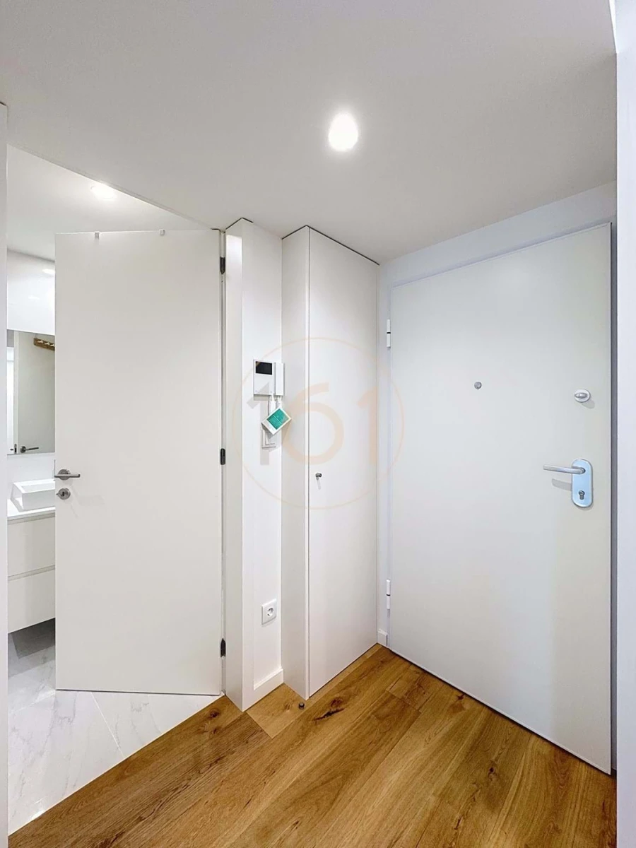 Apartamento T1 para Arrendamento em Santa Marinha Foto 6