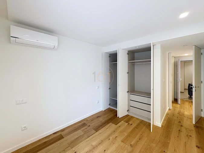 Apartamento T1 para Arrendamento em Santa Marinha Foto 9