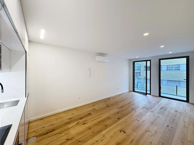 Apartamento T1 para Arrendamento em Santa Marinha Foto 2