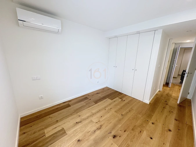 Apartamento T1 para Arrendamento em Santa Marinha Foto 7