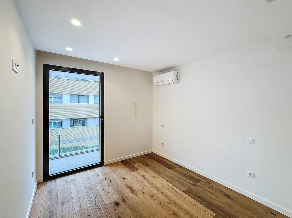 Apartamento T1 para Arrendamento em Santa Marinha Foto 8