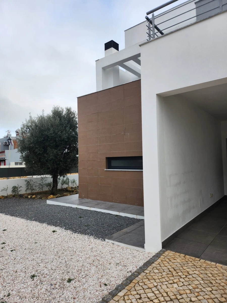 Moradia T3 para Venda em Armação de Pera Foto 31