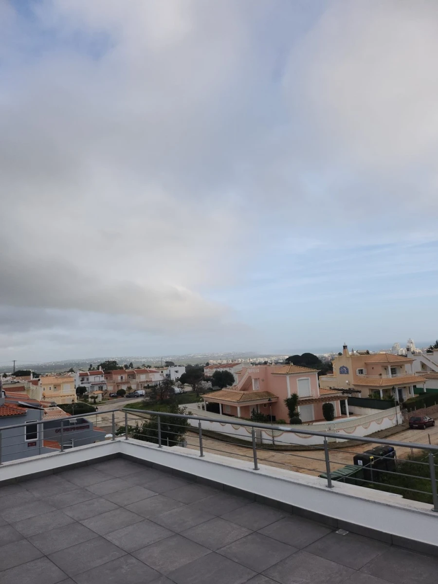 Moradia T3 para Venda em Armação de Pera Foto 8