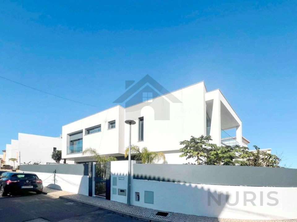 Moradia T4 para Venda em Portimão Foto 1