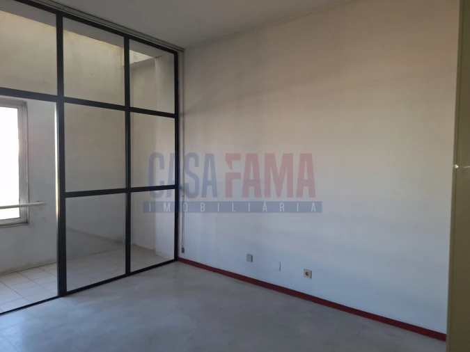 Loja para Venda em Barroselas e Carvoeiro Foto 1