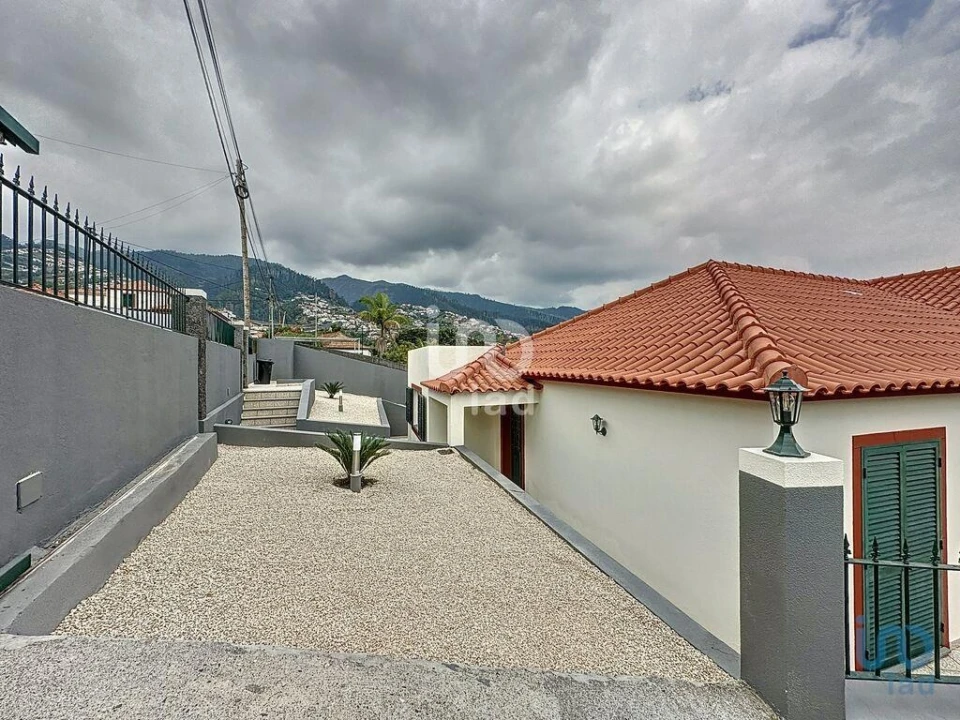 Moradia T4 para Venda em Santo Antonio Foto 2