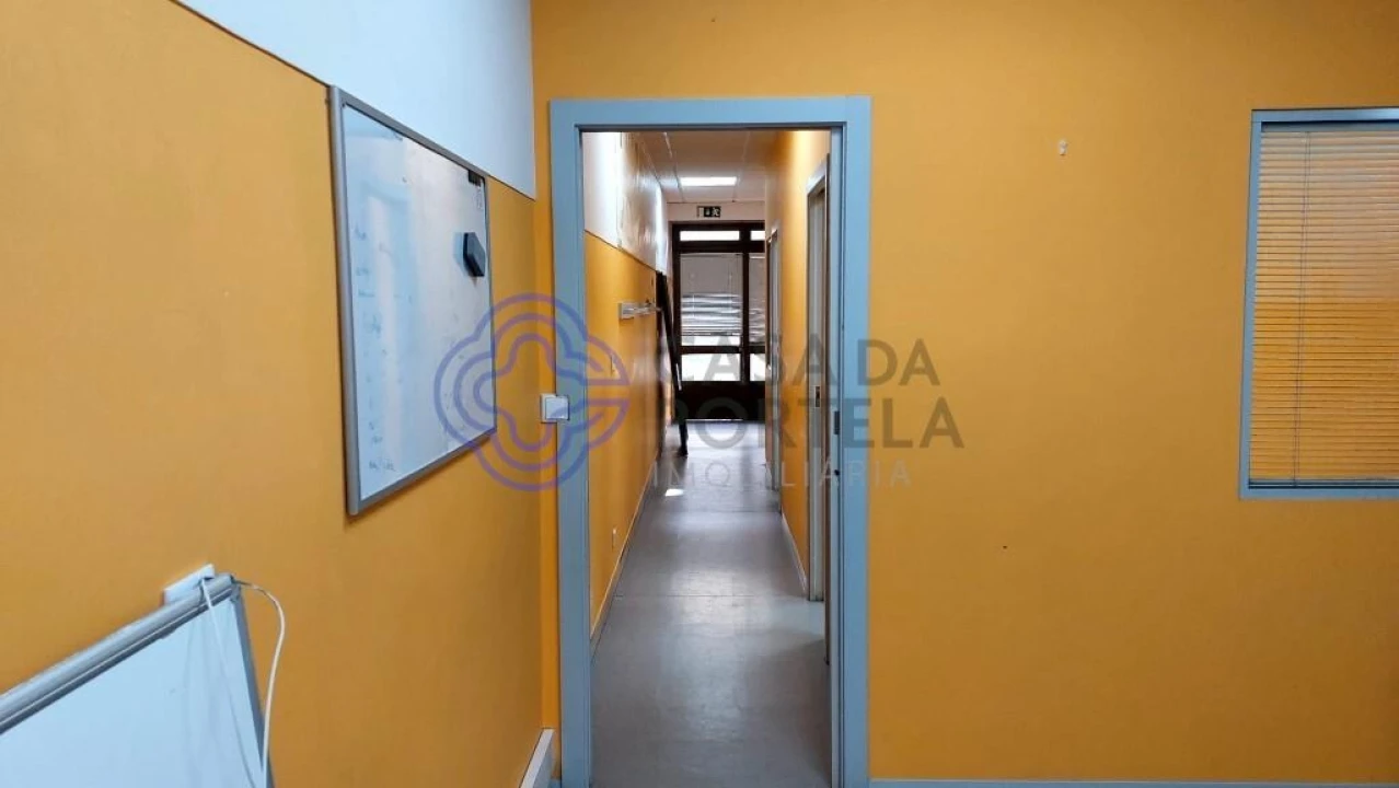 Loja para Arrendamento em Algueirão-Mem Martins Foto 2