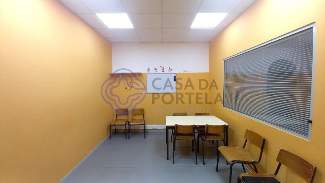 Loja para Arrendamento em Algueirão-Mem Martins Foto 8