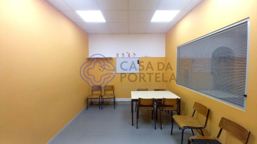 Loja para Arrendamento em Algueirão-Mem Martins Foto 8