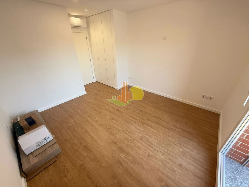 Apartamento T2 para Venda em Tavarede Foto 14
