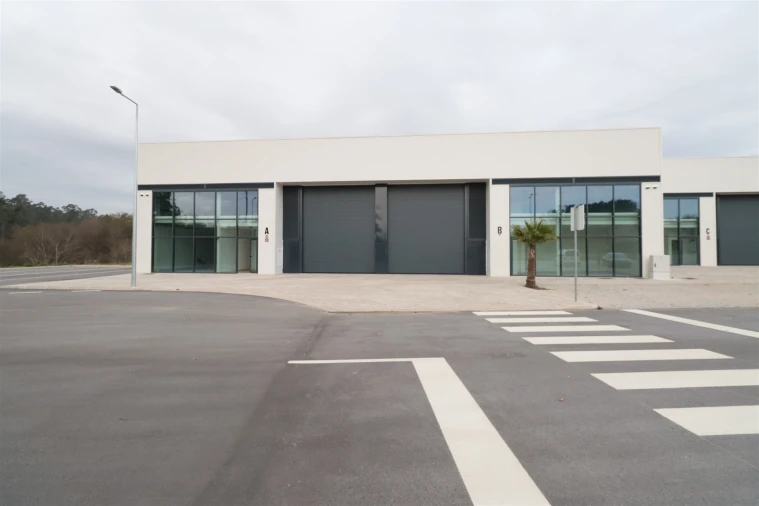 Armazém para Arrendamento em Rio Covo (Santa Eugenia) Foto 3