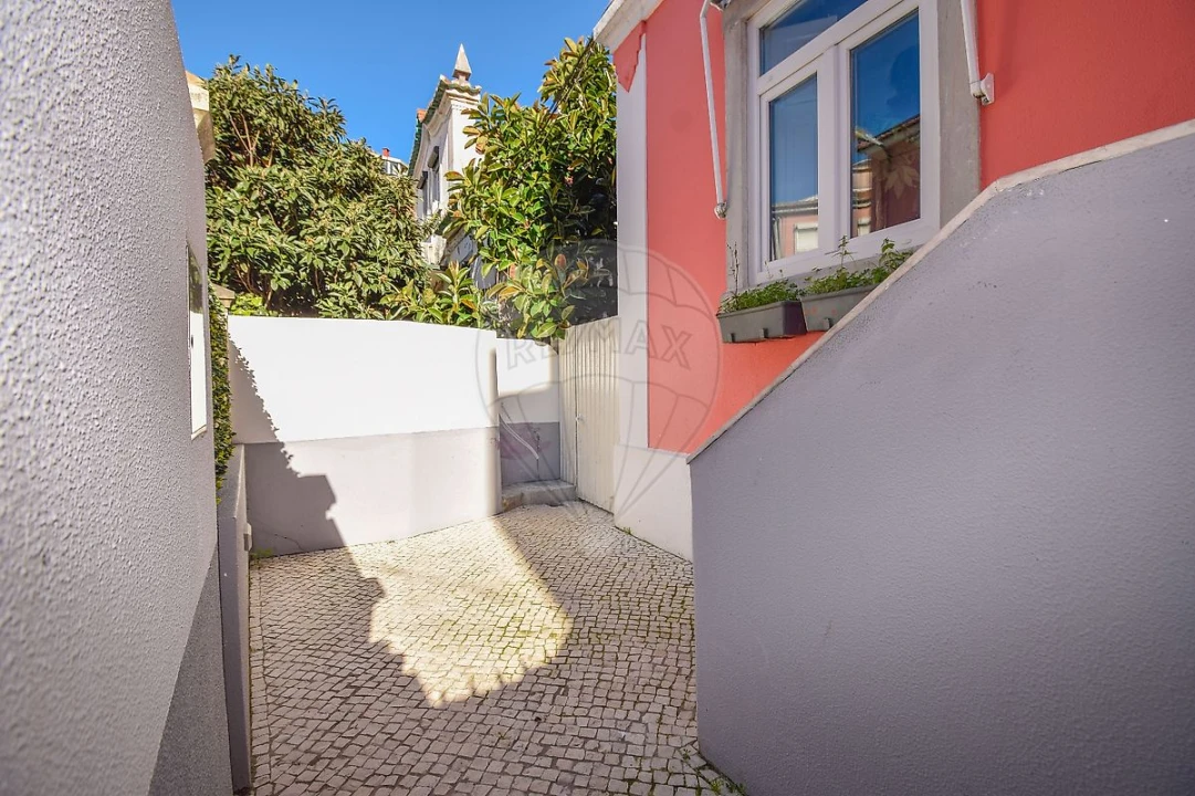 Moradia T7 para Venda em Venteira Foto 17