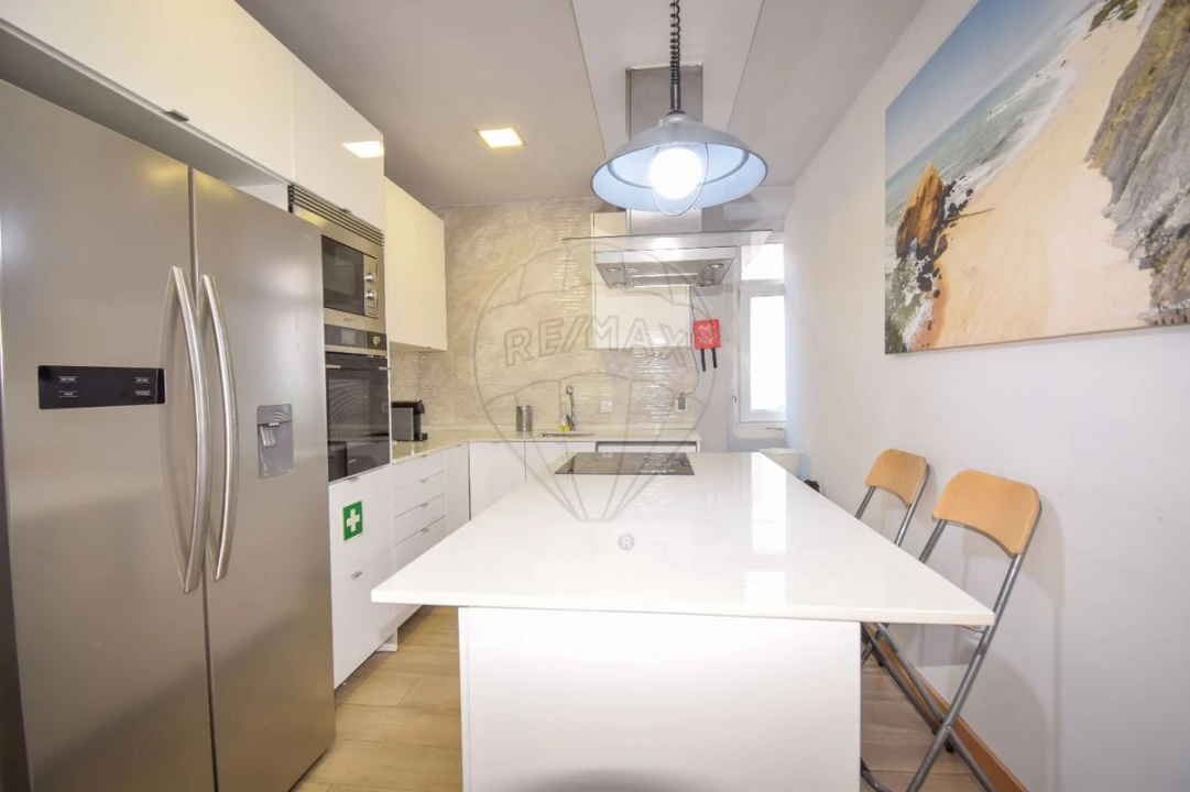 Moradia T7 para Venda em Venteira Foto 8