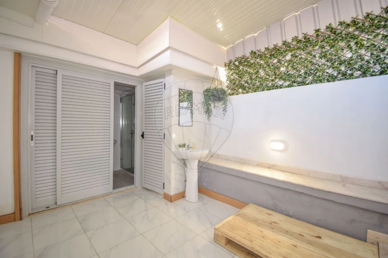 Moradia T7 para Venda em Venteira Foto 12