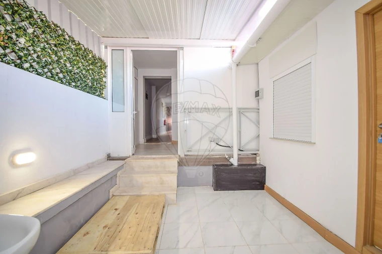 Moradia T7 para Venda em Venteira Foto 14