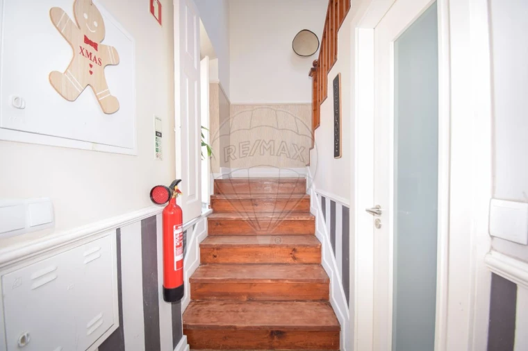 Moradia T7 para Venda em Venteira Foto 2