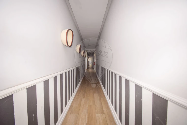 Moradia T7 para Venda em Venteira Foto 3