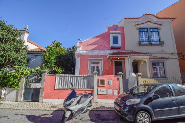 Moradia T7 para Venda em Venteira