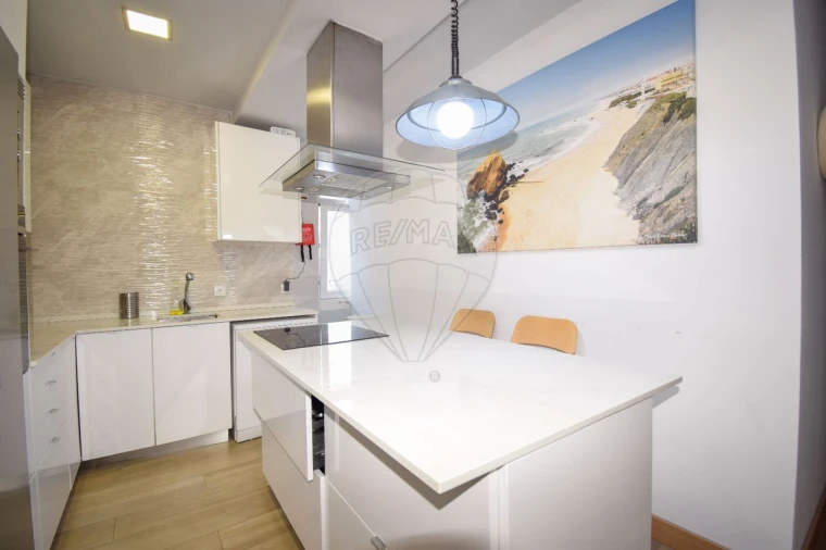 Moradia T7 para Venda em Venteira Foto 9