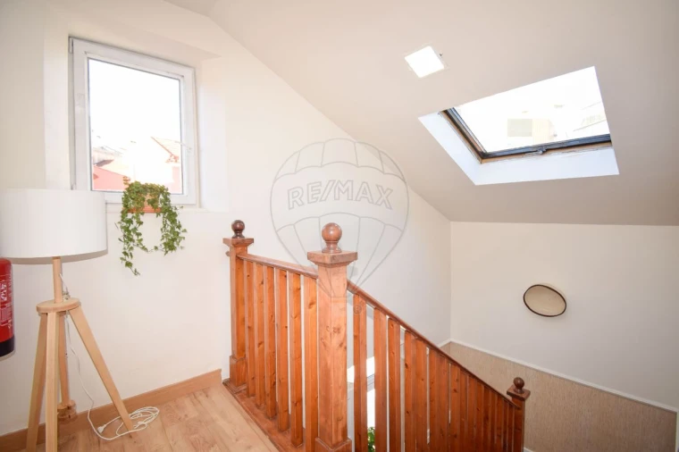 Moradia T7 para Venda em Venteira Foto 5