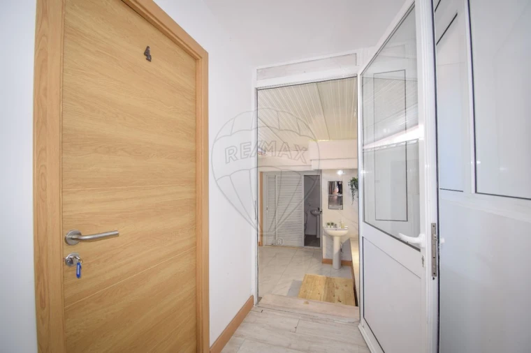 Moradia T7 para Venda em Venteira Foto 11