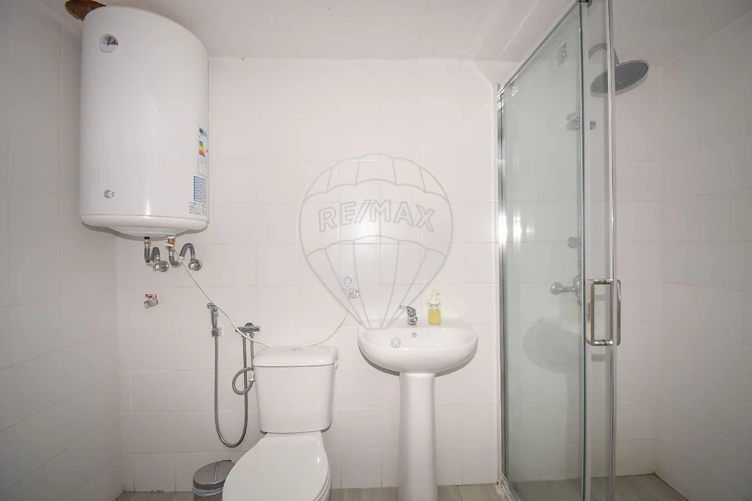 Moradia T7 para Venda em Venteira Foto 15