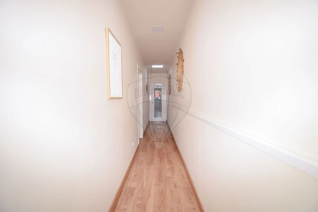 Moradia T7 para Venda em Venteira Foto 4