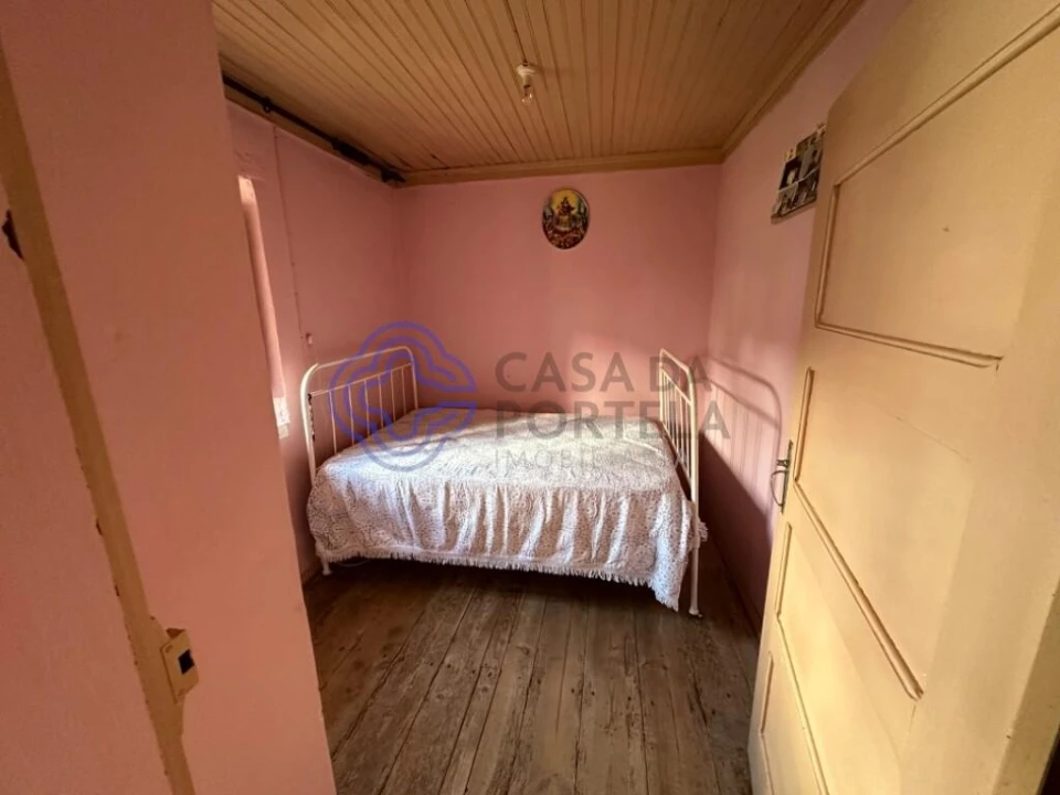 Moradia T2 para Venda em Alvados e Alcaria Foto 5