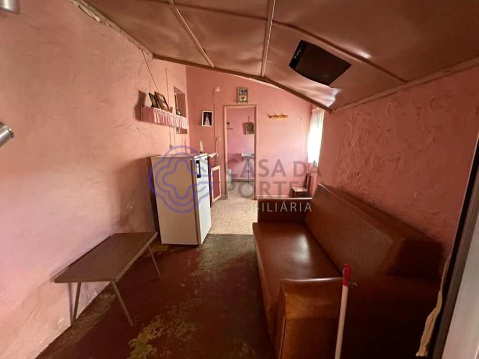 Moradia T2 para Venda em Alvados e Alcaria Foto 8