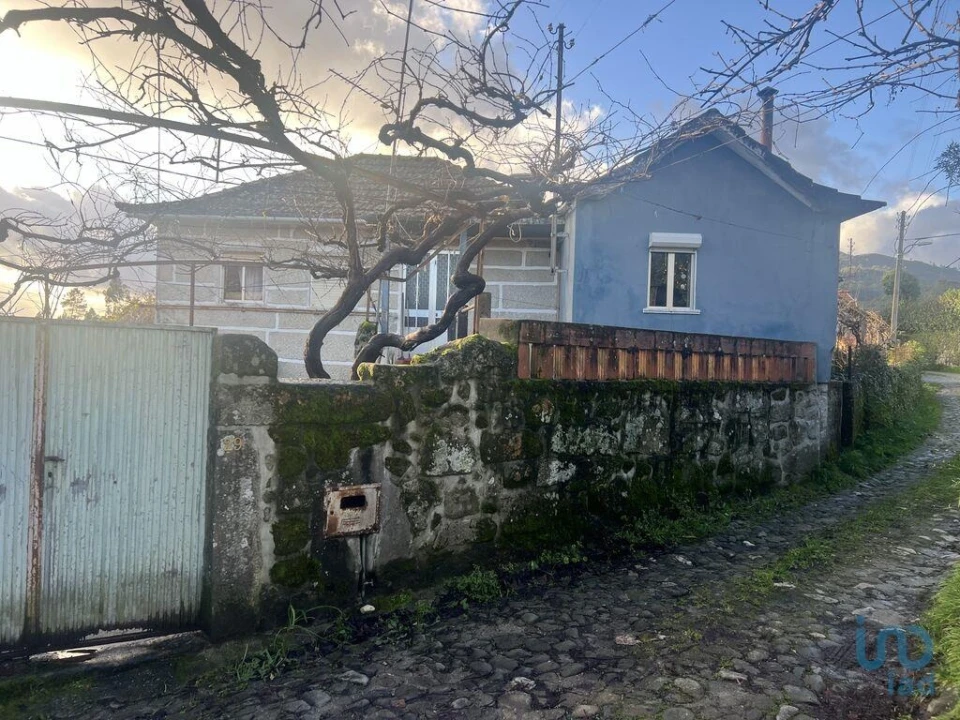 Moradia T3 para Venda em Santa Cruz da Trapa e São Cristóvão de Lafões Foto 1