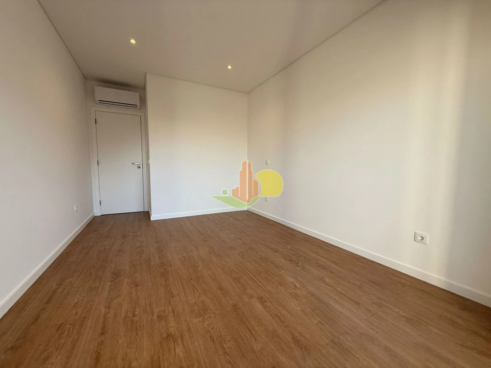 Apartamento T1 para Venda em Tavarede Foto 16