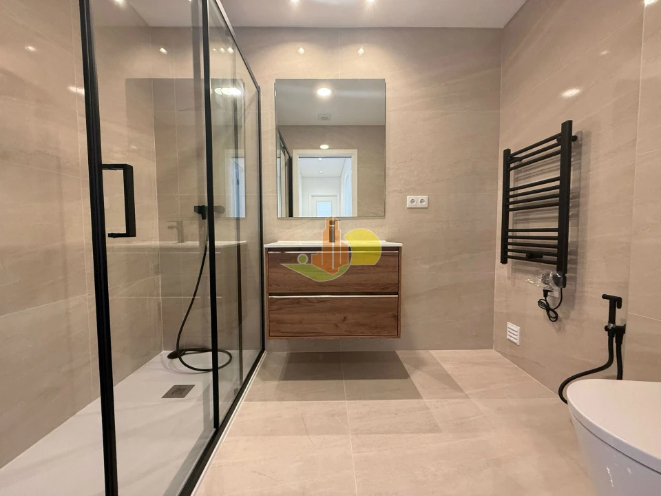 Apartamento T1 para Venda em Tavarede Foto 14