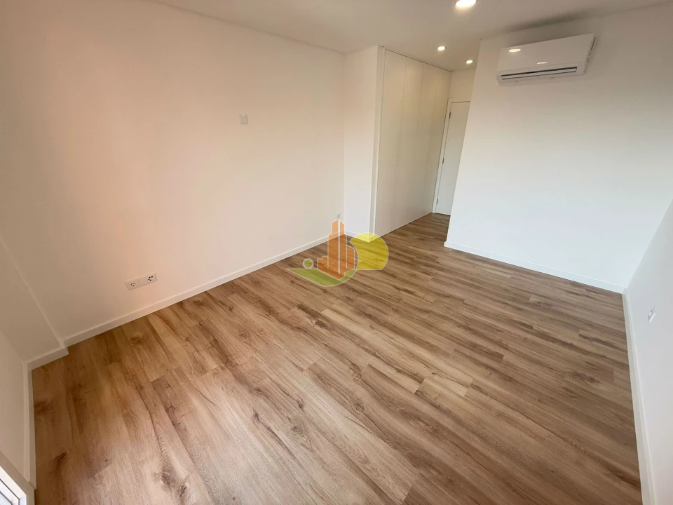 Apartamento T4 para Venda em Tavarede Foto 14