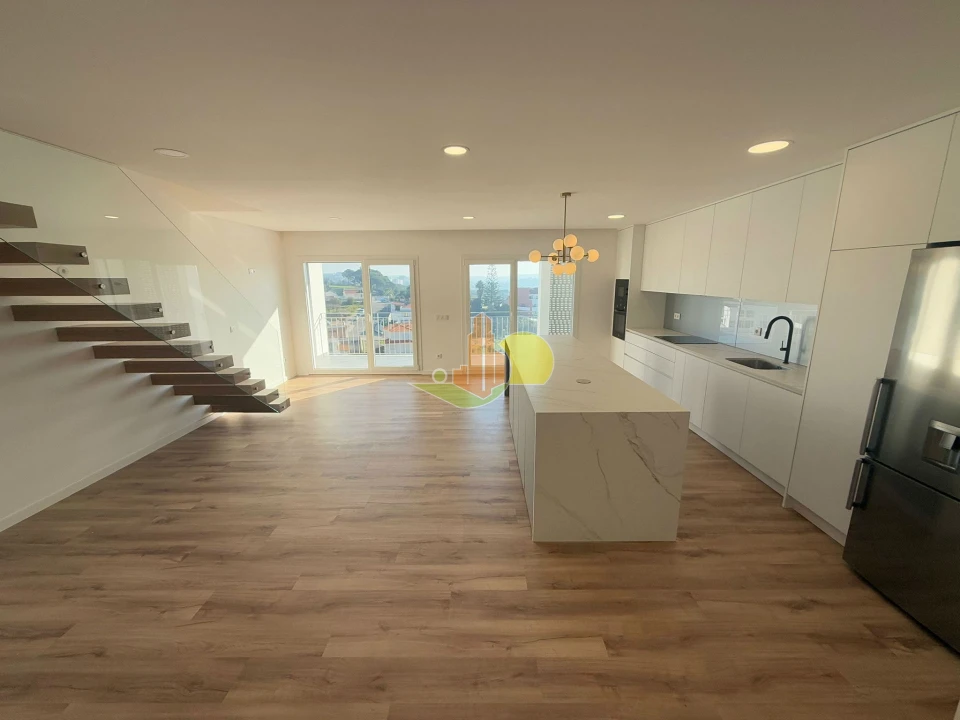 Apartamento T4 para Venda em Tavarede Foto 1