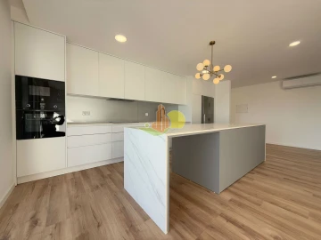 Apartamento T4 para Venda em Tavarede