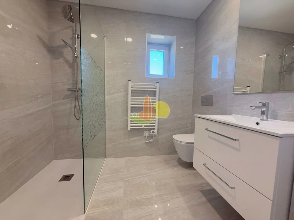 Apartamento T4 para Venda em Tavarede Foto 19